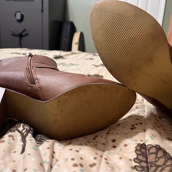 Tan booties - Picture 4 of 4